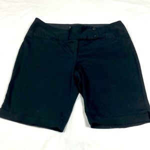 Maurices women’s black dress Bermuda shorts size 11/12
